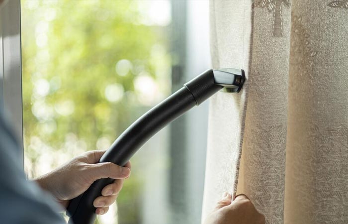 LIMPEZA DE CORTINAS E PERSIANAS